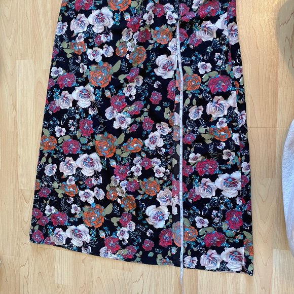 Eight Sixty Maxi Floral Dress - Picture 8 of 10